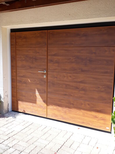 Rénovation d'une porte de garage basculante avec portillon à Montpellier