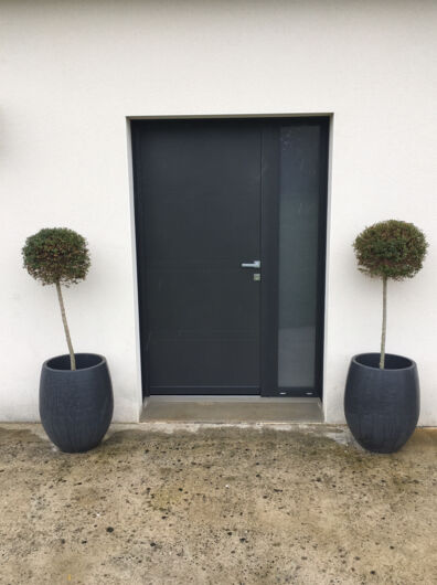Rénovation d'une porte d'entrée en aluminium à Saint Drézéry