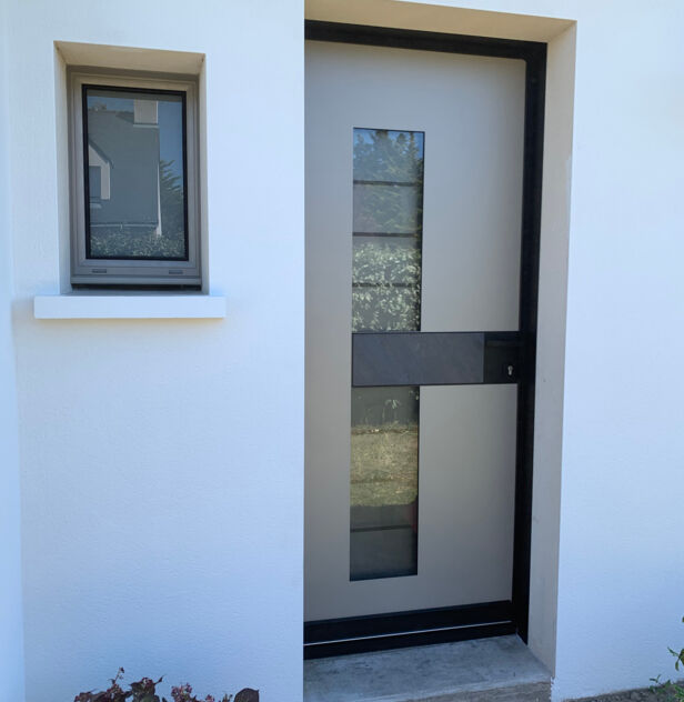 Rénovation d'une porte d'entrée en aluminium à St Aunès