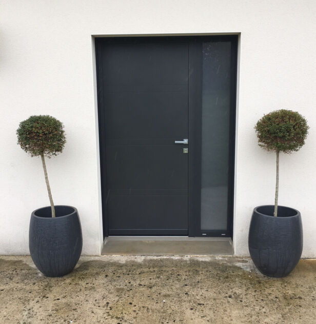 Rénovation d'une porte d'entrée en aluminium à Saint Martin de Londres