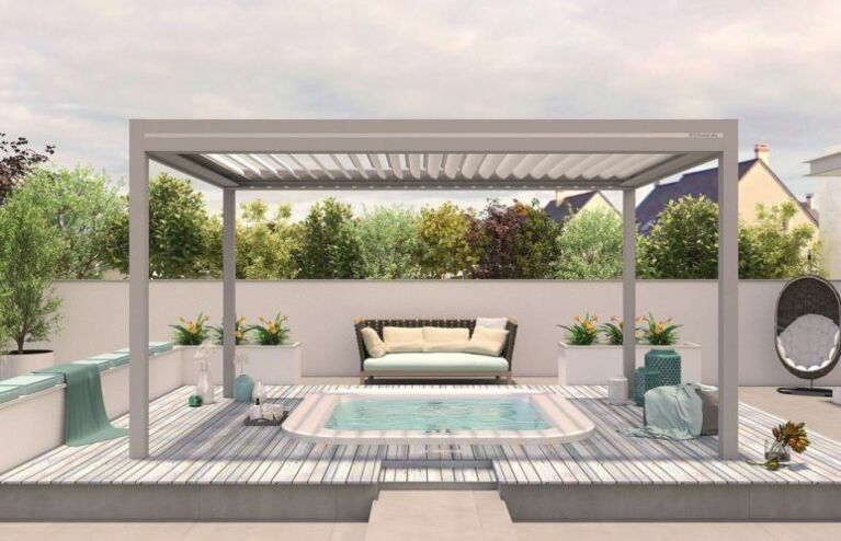 Pergola habillée de stores verticaux